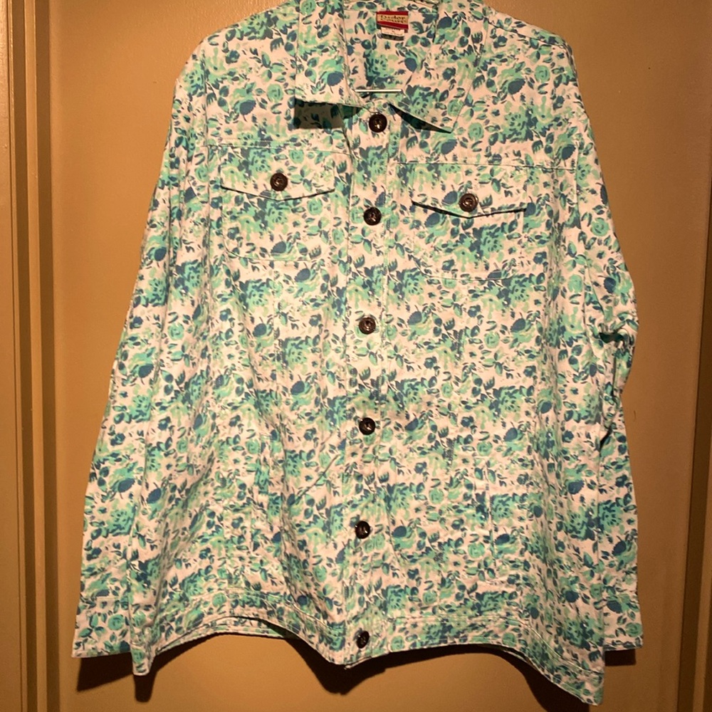 Tudor Court XL button top
